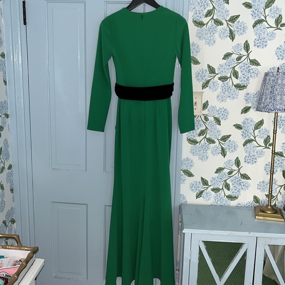 Sachin & Babi size 2 green gown with black velvet sash - Picture 3 of 4